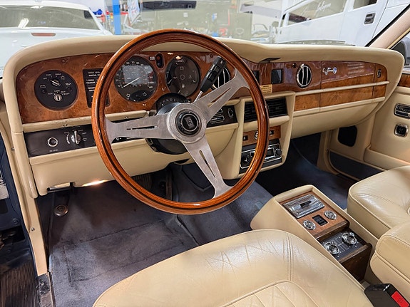 Rolls Royce Silver Spirit 7 of 17