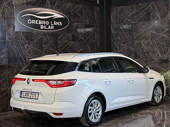 Renault Megane IV 2 of 5
