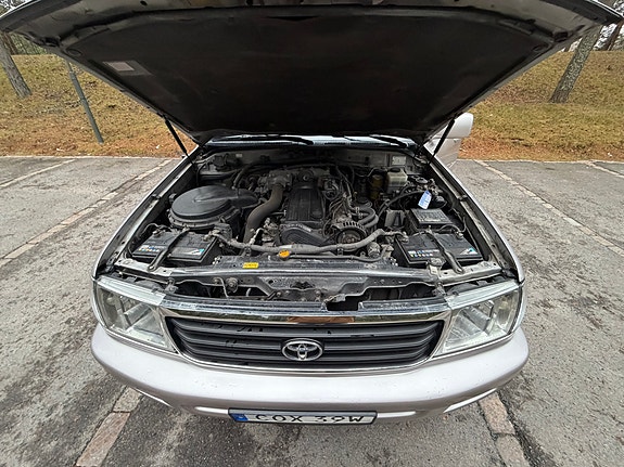 Toyota Land Cruiser 6 of 10