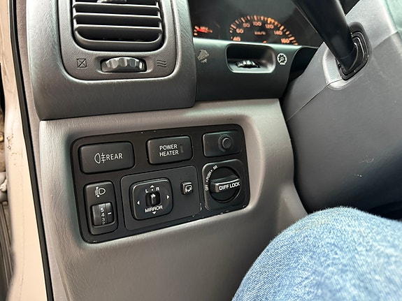 Toyota Land Cruiser 7 of 10