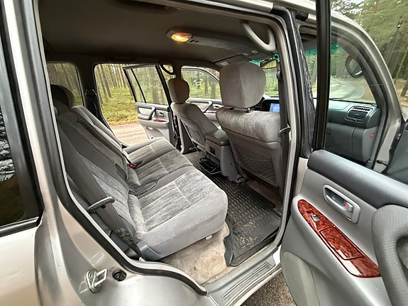 Toyota Land Cruiser 9 of 10