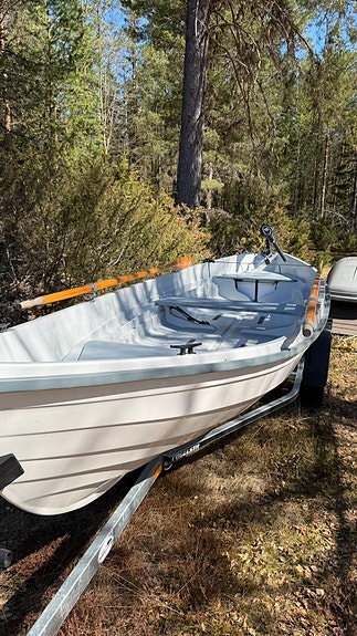 Terhi saiman solar med elmotor och Brenderup båttrailer paket 7 of 9