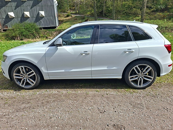 Audi SQ5 4 of 5