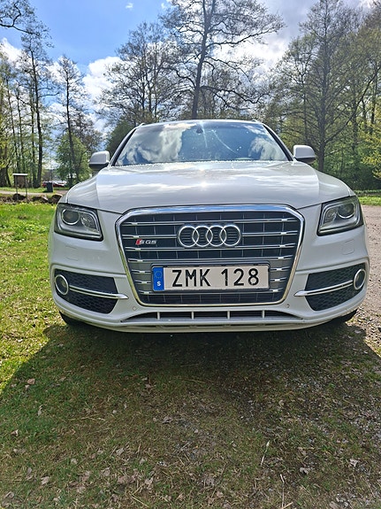 Audi SQ5 2 of 5