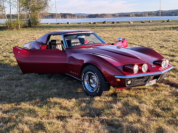 Chevrolet Corvette 2 of 5