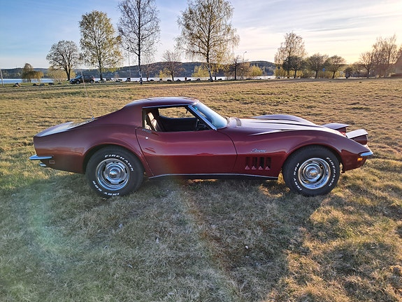 Chevrolet Corvette 4 of 5