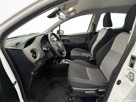 Toyota Yaris 11 of 30