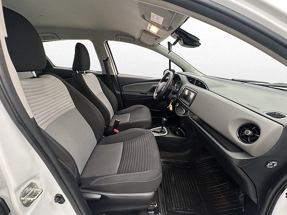 Toyota Yaris 26 of 30
