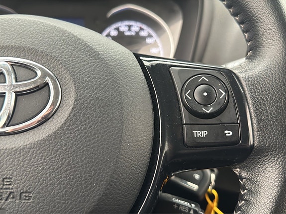 Toyota Yaris 18 of 30