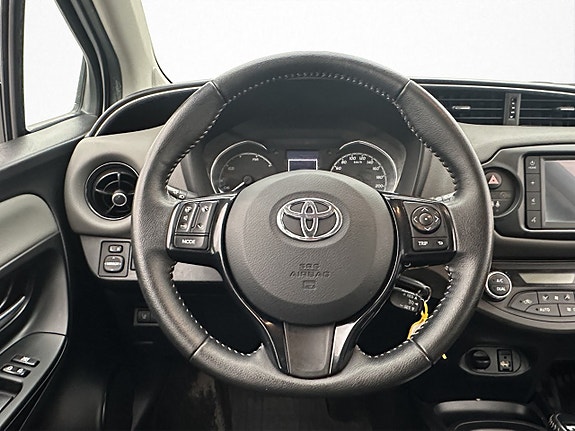 Toyota Yaris 13 of 30
