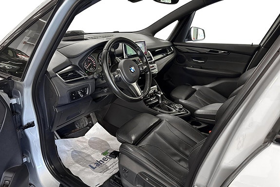 BMW 218 12 of 26