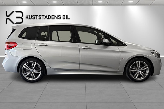 BMW 218 2 of 5