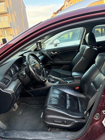 Honda Accord 4 of 8