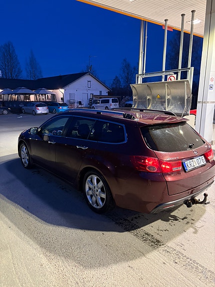 Honda Accord 2 of 8