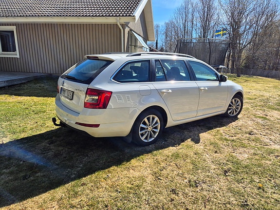 Skoda Octavia 2 of 5
