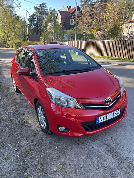 Toyota Yaris 2 of 11