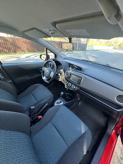Toyota Yaris 5 of 11