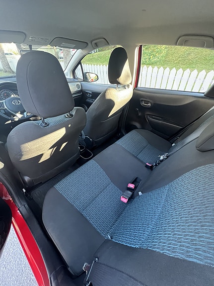 Toyota Yaris 7 of 11