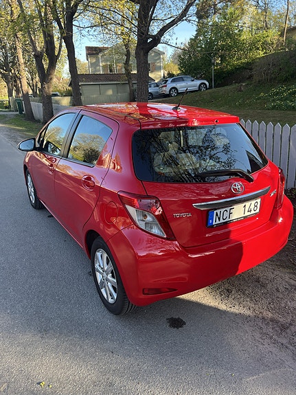 Toyota Yaris 3 of 11