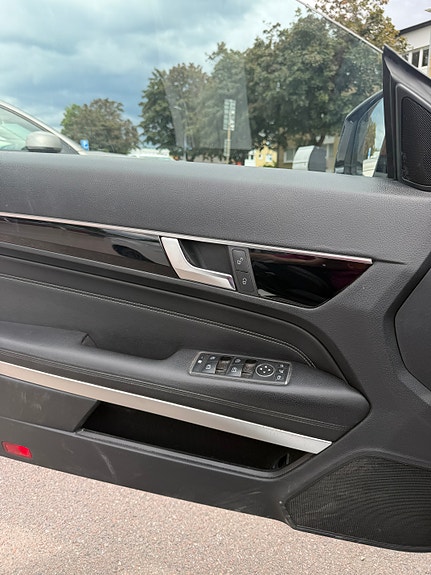 Mercedes-Benz E220 8 of 14