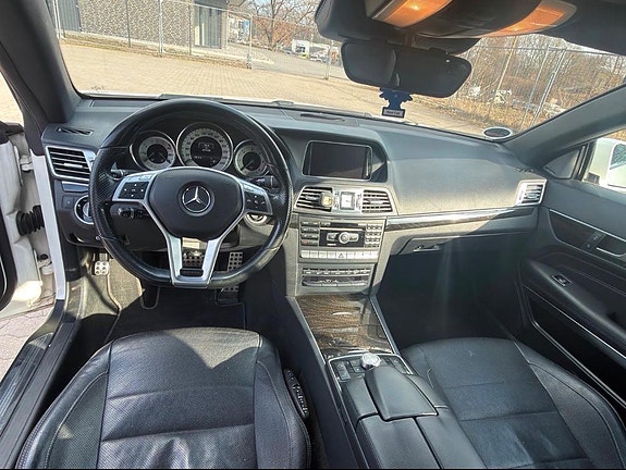 Mercedes-Benz E220 4 of 4