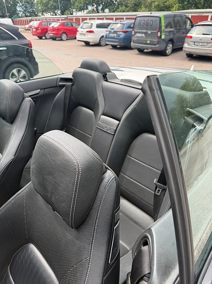 Mercedes-Benz E220 13 of 14