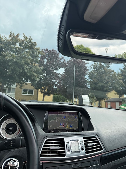 Mercedes-Benz E220 7 of 14
