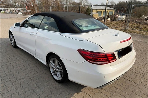 Mercedes-Benz E220 2 of 4