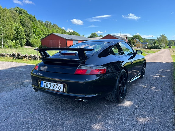 Porsche 911 Carrera 3 of 5