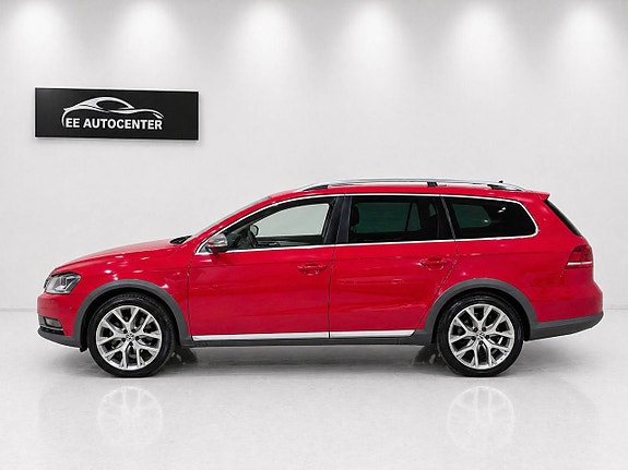 Volkswagen Passat Alltrack 2 of 5