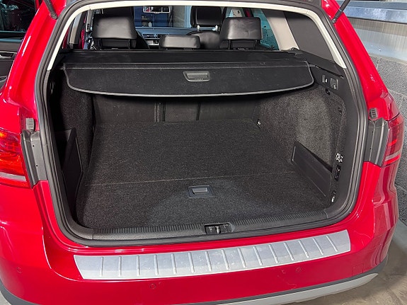 Volkswagen Passat Alltrack 12 of 13