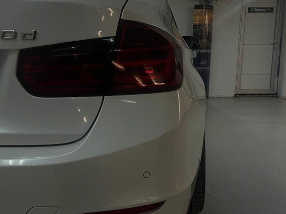 BMW 320d 24 of 25