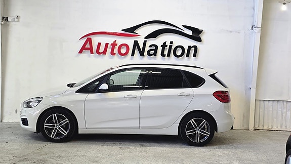 BMW 218 3 of 5
