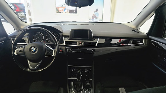 BMW 218 8 of 16