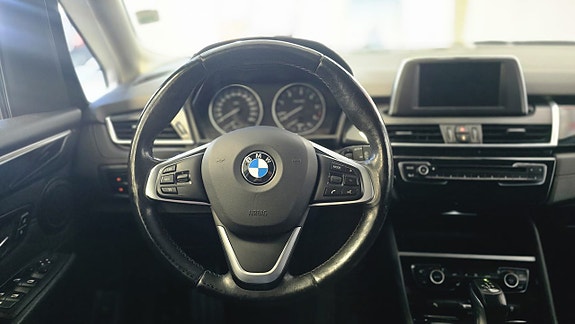 BMW 218 10 of 16