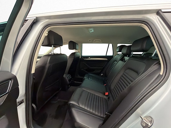 Volkswagen Passat 11 of 24