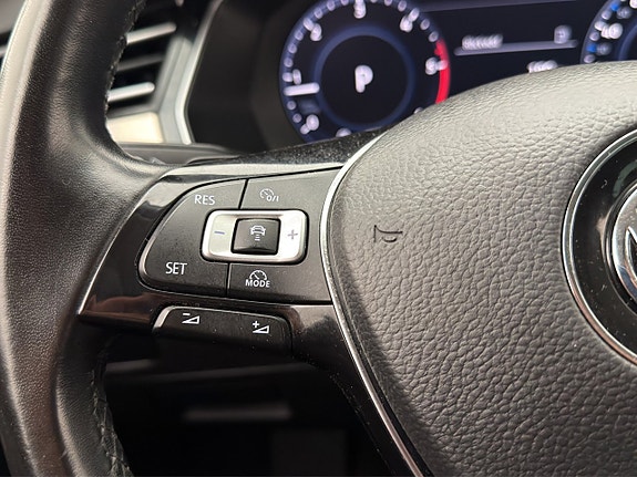 Volkswagen Passat 12 of 24