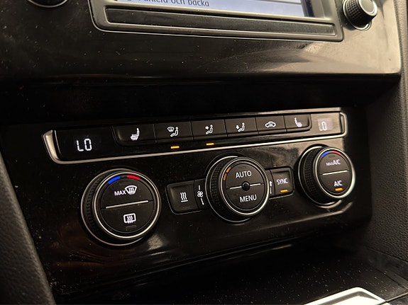Volkswagen Passat 17 of 24