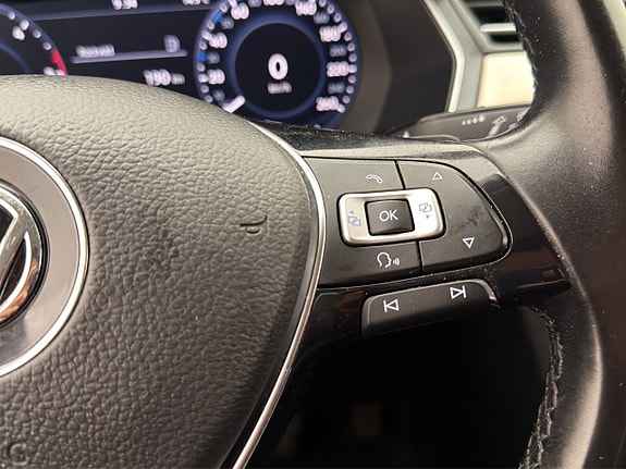 Volkswagen Passat 13 of 24