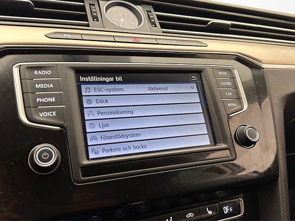 Volkswagen Passat 16 of 24