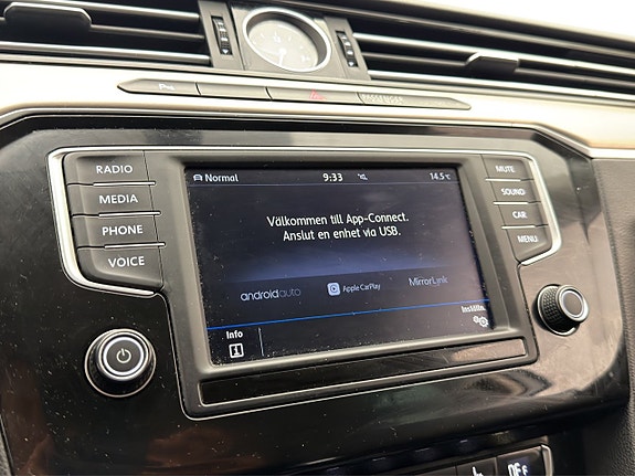 Volkswagen Passat 15 of 24