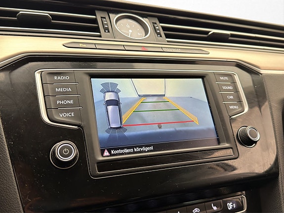 Volkswagen Passat 14 of 24