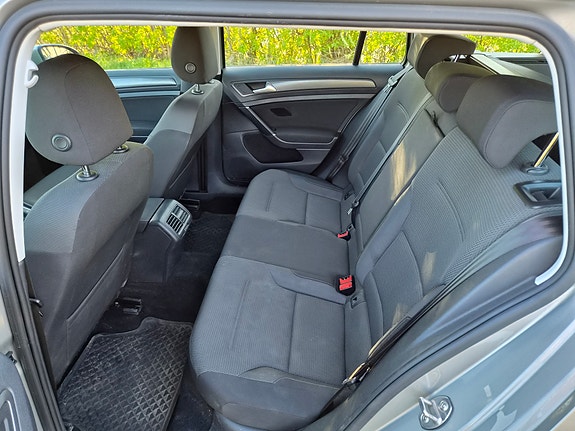 Volkswagen Golf VII 8 of 10