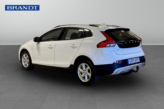 Volvo V40 Cross Country 2 of 5