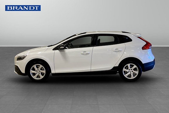 Volvo V40 Cross Country 3 of 10