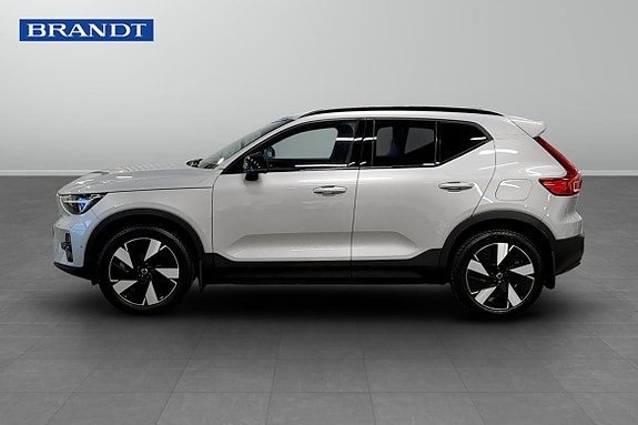 Volvo XC40 3 of 5