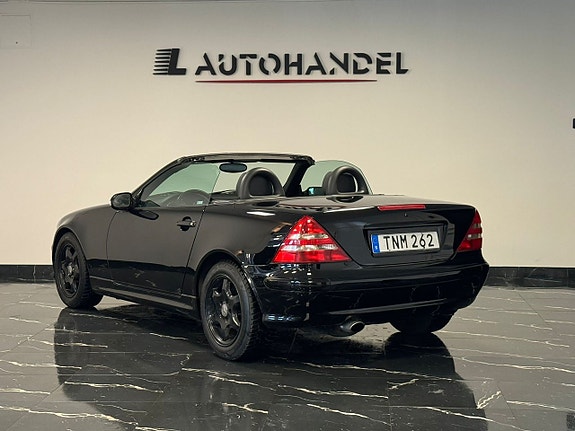Mercedes-Benz SLK200 4 of 5