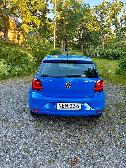 Volkswagen Polo 2 of 5