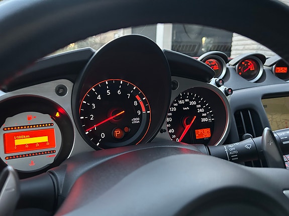 Nissan 370z 3 of 5
