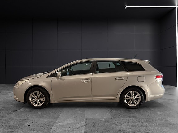 Toyota Avensis 3 of 5